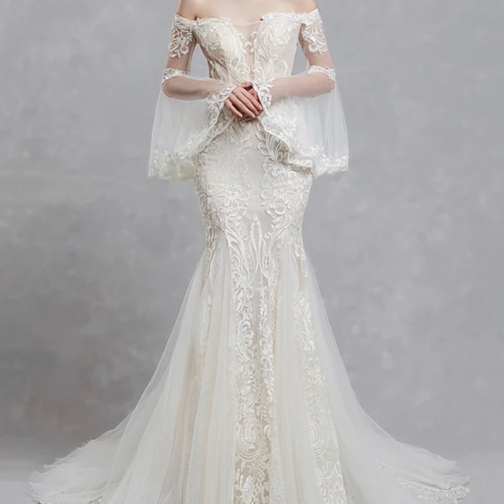 Bridal Lan Ting Mermaid/Trumpet/Off Shoulder Gown